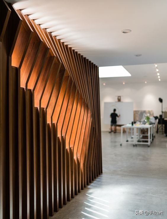 充滿燈光藝術的牆面