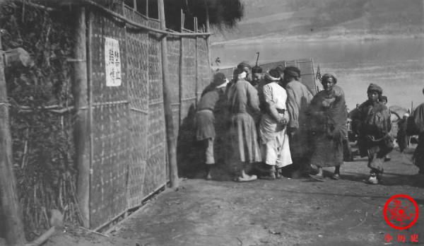 晚清老照片:地方官出差前呼後擁,圖8廚房做飯場景難得一見 晚清老照片:地方官出差前呼後擁,圖8廚房做飯場景難得一見