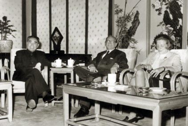 1971年，外交宴上國寶九龍杯失竊，周總理巧用魔術讓外賓原物奉還