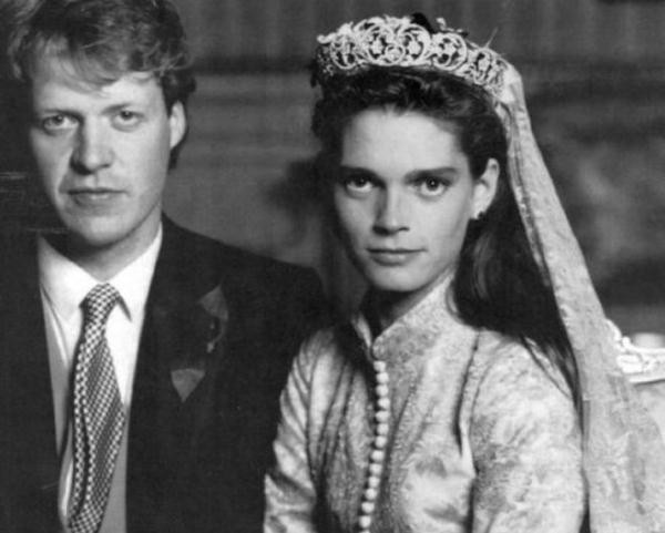 戴安娜的侄女,在哈里王子婚禮上美成仙女,為何偏愛大齡離異男人 戴安娜的侄女,在哈里王子婚禮上美成仙女,為何偏愛大齡離異男人