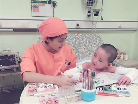 6年前，那個患上罕見怪病的8歲女孩，移植“豬皮”後成功治癒出院