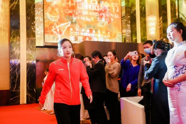 劉詩雯，她帶著光芒走來