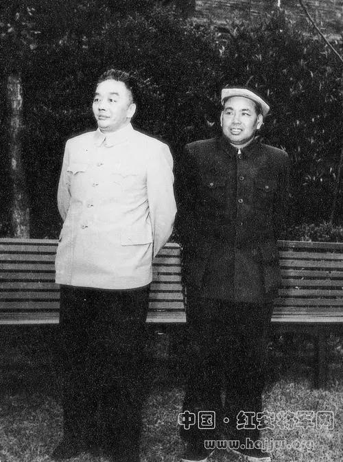 北海艦隊司令員劉昌毅在大街看到一群歹徒鬥毆,將軍掏槍開了三槍 北海艦隊司令員劉昌毅在大街看到一群歹徒鬥毆,將軍掏槍開了三槍