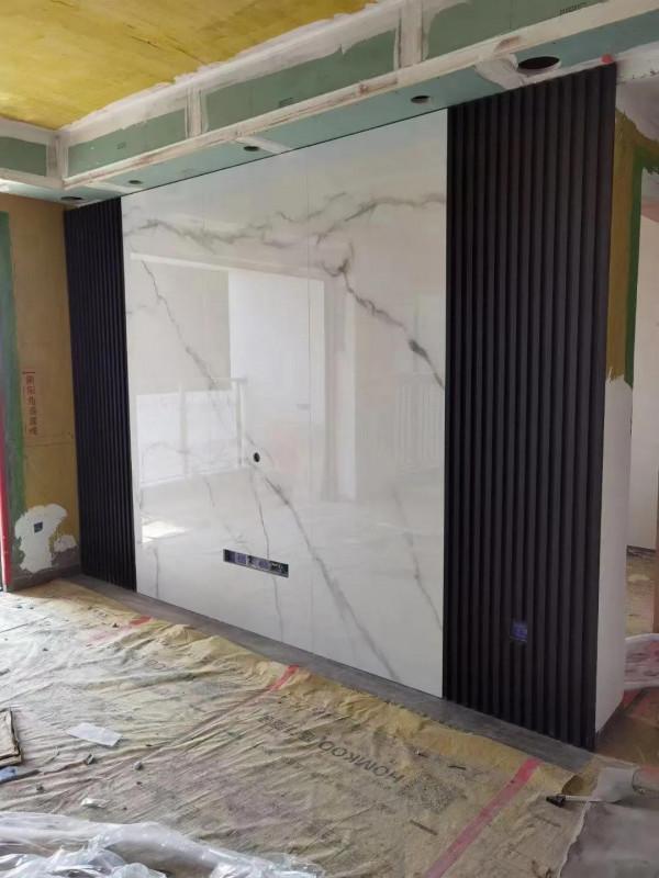 2021年流行背景牆木格柵，搭配巖板、木飾面、簡約時尚