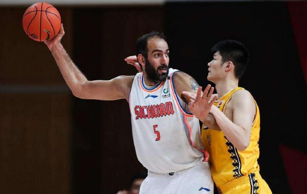 離不開好中鋒，3名CBA球員下滑明顯，除了齊麟，福建隊長三分失準