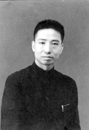 1934年，一女學生放棄明星夢，最終成了潛伏在蔣介石身邊的聽風者