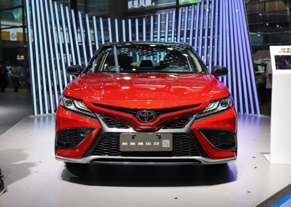 中型車裡的“常青藤”，豐田凱美瑞憑什麼10月銷量超2.5萬輛？