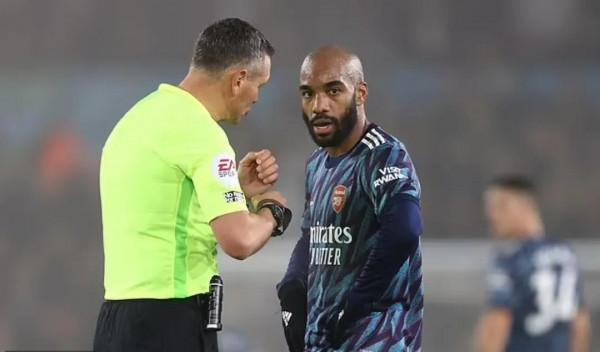 伊恩賴特讚揚羅伯控股報告涉嫌種族主義虐待