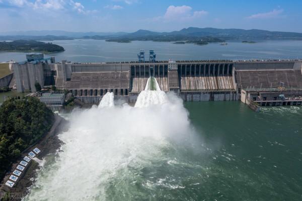 1999年丹江口水底古墓破水現世,引出一樁著名男女緋聞和千古謎案 1999年丹江口水底古墓破水現世,引出一樁著名男女緋聞和千古謎案