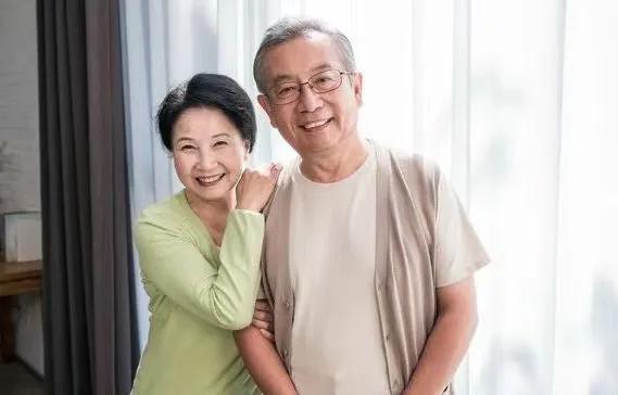 情人節,對於老年人來說,不在於是否有情人,而在乎是個有情人 情人節,對於老年人來說,不在於是否有情人,而在乎是個有情人