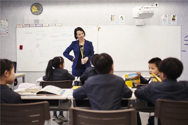 袁詠儀為兒子言論不當道歉！港星定居內地後，星二代們在哪上學？