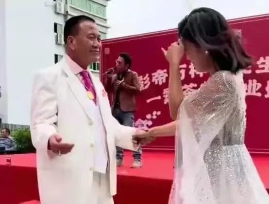 定居內地的港星現狀:有人通告不斷,有人蝸居小縣城,有人買房 定居內地的港星現狀:有人通告不斷,有人蝸居小縣城,有人買房