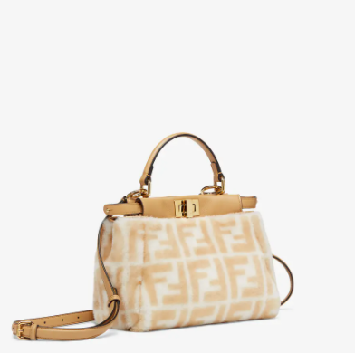 初雪,穿得像徐璐這麼可愛會得到愛情麼? 初雪,穿得像徐璐這麼可愛會得到愛情麼?