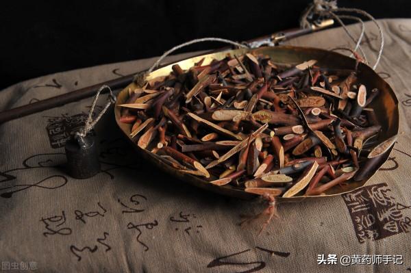 皂角刺善於祛風,用於面板起“小疙瘩”還瘙癢,以及風疹、蕁麻疹 皂角刺善於祛風,用於面板起“小疙瘩”還瘙癢,以及風疹、蕁麻疹