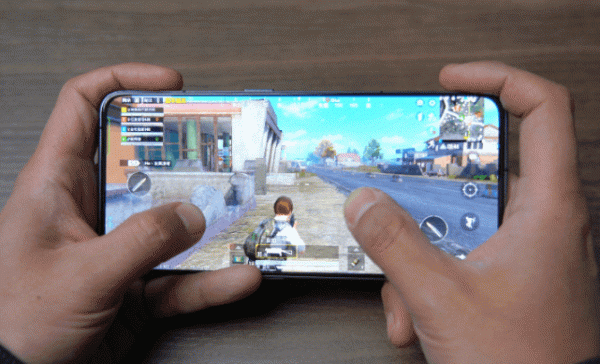 2K直屏旗艦級水桶機 realme真我GT2Pro緞黑測評