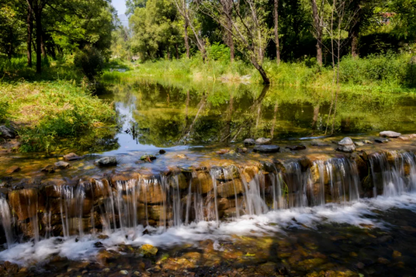 北京有個風景秀美的村莊,溪流疊水,野花遍地,現在去正好 北京有個風景秀美的村莊,溪流疊水,野花遍地,現在去正好