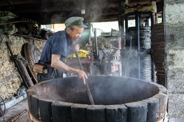 7旬老人的傳統榨坊，人工榨出的菜油比機器榨出的菜油香味更濃