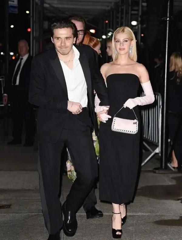 真是浪費貝克漢姆好基因，長子布魯克林像油膩大叔，但未婚妻漂亮