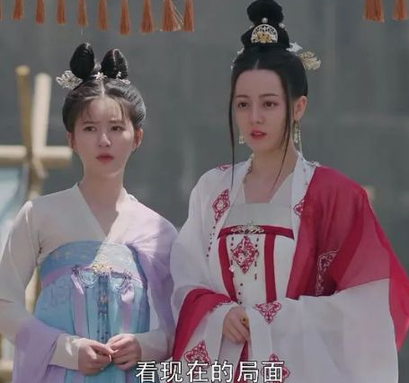 一瘦就顯男相！從熱巴到李嘉欣，女明星還是長點肉好看