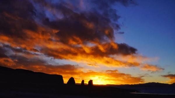 穿越西藏阿里中線,地上只有車轍印,這種路就是轎車能力的極限 穿越西藏阿里中線,地上只有車轍印,這種路就是轎車能力的極限