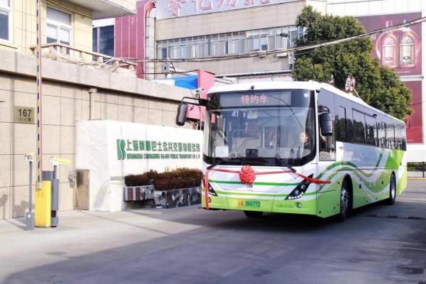 申崇線再添新運力，又一批新能源公交車順利抵達