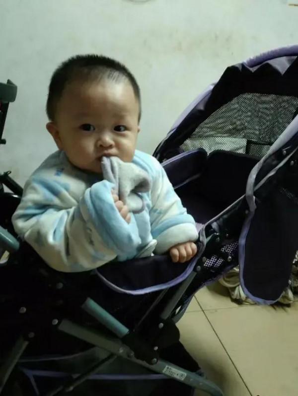 做毛衣一起帶孩子長大