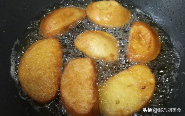炸饅頭片，不要裹蛋液，巧用一個料，饅頭片更酥脆，吃著不油膩