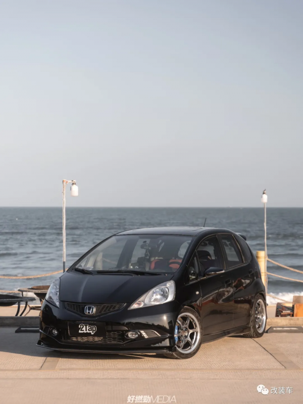 00後小姐姐也愛玩本田飛度，這個車系到底有什麼魔力？