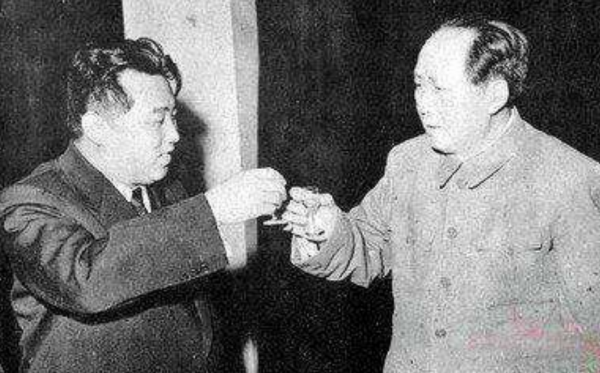 長津湖開戰第7天，金日成見毛主席，稱：朝鮮軍指揮權也交彭德懷