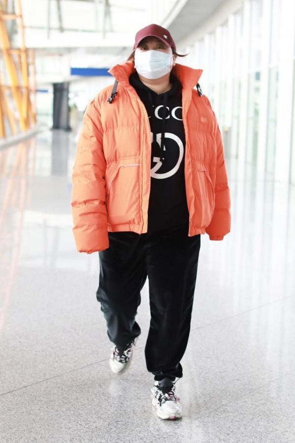 賈玲難得認真打扮一下,穿裙子走紅毯,看她擺pose畫風就變了 賈玲難得認真打扮一下,穿裙子走紅毯,看她擺pose畫風就變了