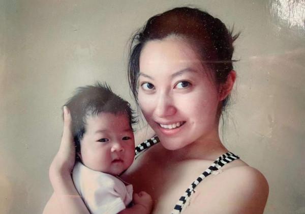 嫂子殷旭官宣生三胎，幸福的一家五口，章子怡曬照為2歲兒子慶生