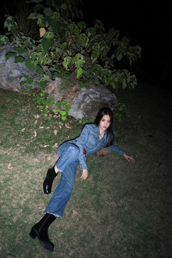 如何穿出少女感？歐陽娜娜完美示範，白色紗裙宛如花仙子