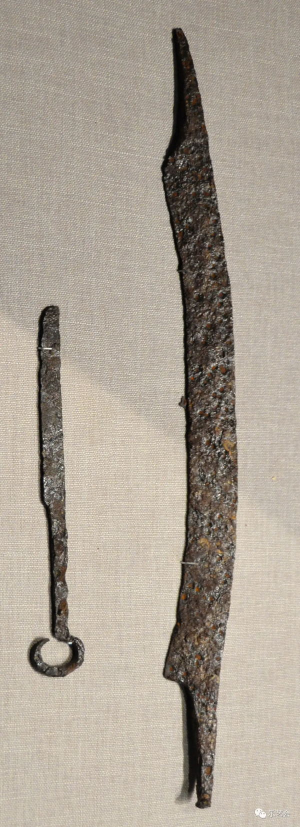 骨鳴嘀 角力帶 雙魚鏡:孟和套格套分享內蒙古博物院系列 骨鳴嘀 角力帶 雙魚鏡:孟和套格套分享內蒙古博物院系列