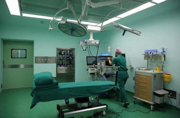 莆田系創始人詹國團:15歲貼小廣告起家,90 年代就擁有百家醫院 莆田系創始人詹國團:15歲貼小廣告起家,90 年代就擁有百家醫院