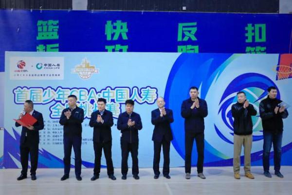 鞏曉彬籃協主席，鳳凰隊成新疆男籃，許利民迎下課危機