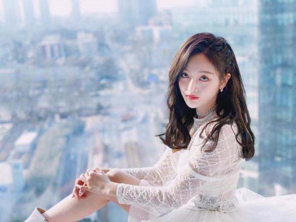 年輕就能同框搶前輩風頭？這6位氣質型大齡女星，後輩難以撼動