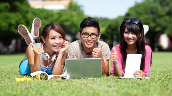 上完大學，如果家裡沒背景和實力，儘量去大城市別回家鄉，贊同嗎