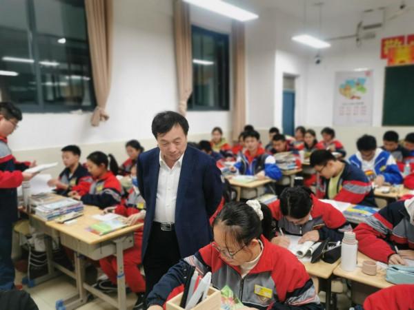 立德樹人塑黨課 春風化雨知黨情——九江一中組織學生學習《習近平新時代中國特色社會主義思想學生讀本》