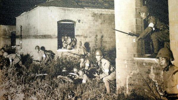 粟裕收到偽軍中將送的一盒煙，臉色突變，立即命全軍集合關閉電臺