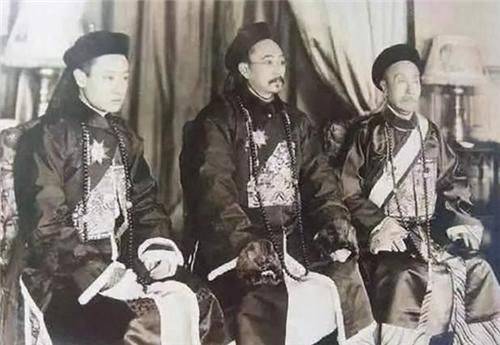 他是曾國藩麾下一員大將，被斬首卻沒死，還娶了三個尼姑