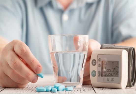 長期口服阿司匹林腸溶片和阿託伐他汀鈣會怎樣？有何注意事項？