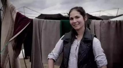 美國白富美紮根藏區17年，把不起眼犛牛毛變成奢侈品，賣出上萬元