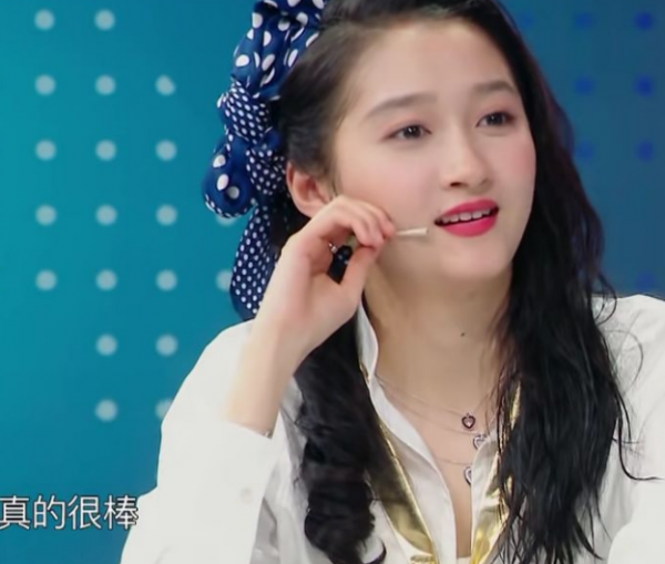 關曉彤考編成功，鹿少考3次還沒有上岸，宇宙的盡頭或許在體制內