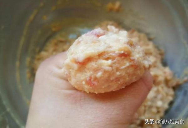 炸肉丸只會放麵粉雞蛋,難怪口感差!牢記4不放,肉丸涼了也酥脆 炸肉丸只會放麵粉雞蛋,難怪口感差!牢記4不放,肉丸涼了也酥脆