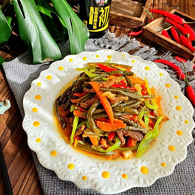 據說這個時候吃酸豆角炒肉,是最好的 據說這個時候吃酸豆角炒肉,是最好的