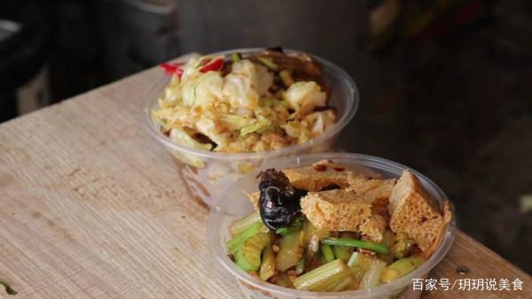 山東夫妻賣良心食品，8元一人38道菜隨便吃，食客直呼便宜求漲價