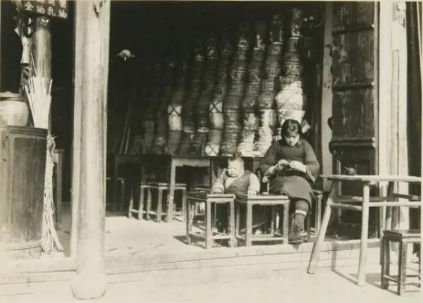 民國農村探案：雨夜樹上三人被困樹下現雙屍，稚童看出端倪破兇案