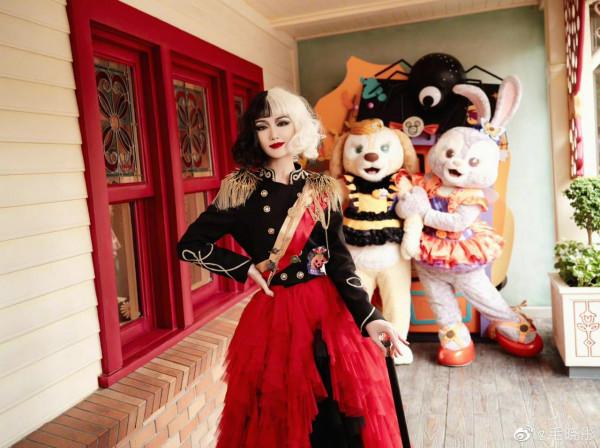 迪士尼編外人員毛曉彤cosplay庫伊拉造型,和星黛露小可愛反差萌 迪士尼編外人員毛曉彤cosplay庫伊拉造型,和星黛露小可愛反差萌