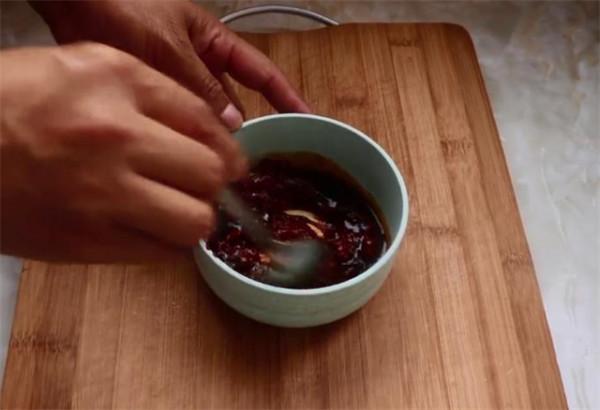 教你在家自制香菇黃豆醬，香酥美味又下飯，還沒有任何新增劑