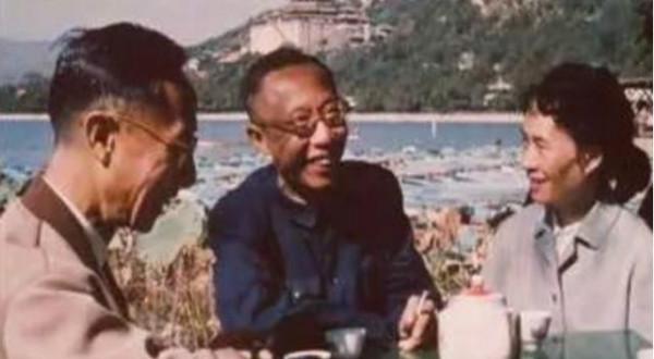 溥儀逝世後,李淑賢拒絕為自己留空穴,坦言“我不想繼續做奴婢” 溥儀逝世後,李淑賢拒絕為自己留空穴,坦言“我不想繼續做奴婢”